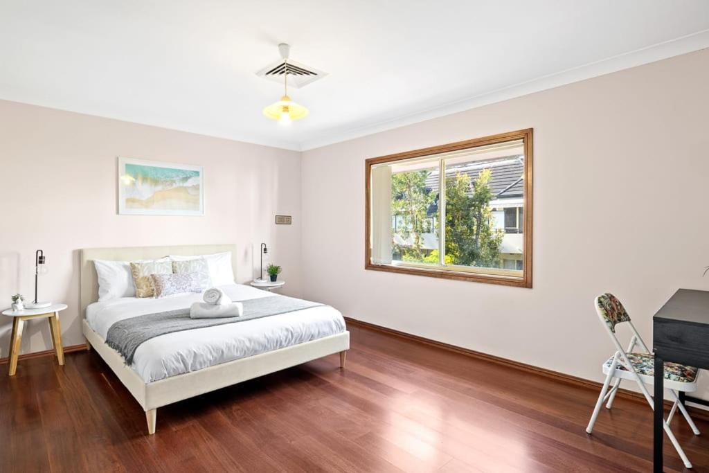 Tranquil Queen Room - Nearby Transport And Stores - Shared Bathroom Pymble Eksteriør bilde