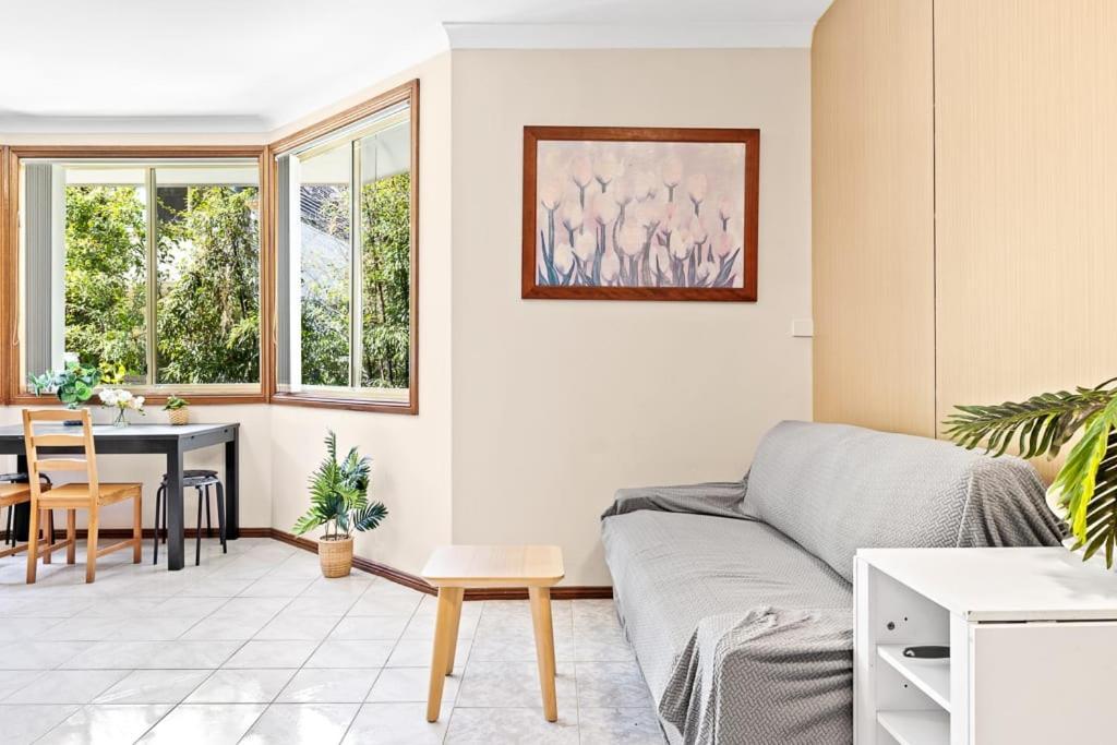 Tranquil Queen Room - Nearby Transport And Stores - Shared Bathroom Pymble Eksteriør bilde