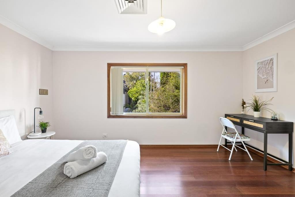 Tranquil Queen Room - Nearby Transport And Stores - Shared Bathroom Pymble Eksteriør bilde